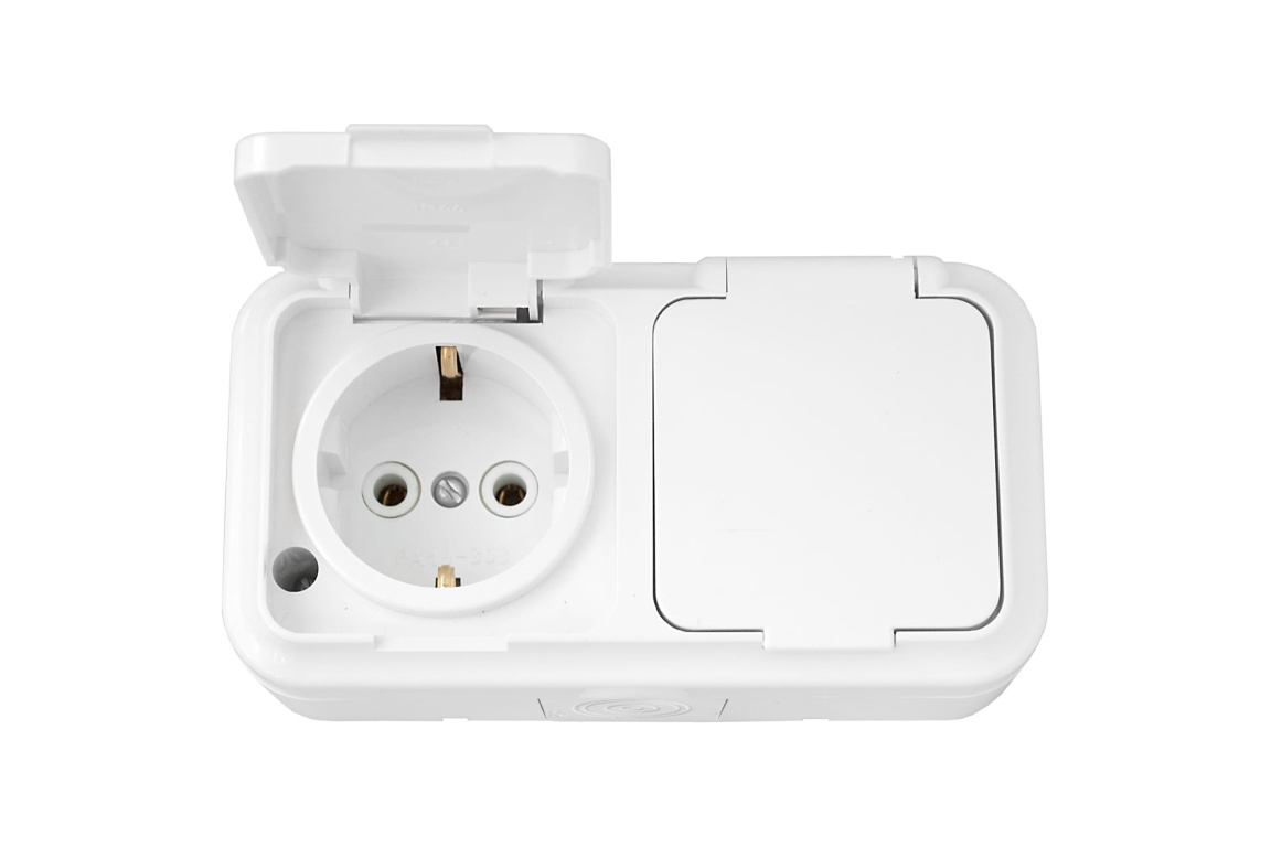 Розетка 2-м. С/З с крышкой ОП РА16-303  ip54 BYLECTRICA Пралеска