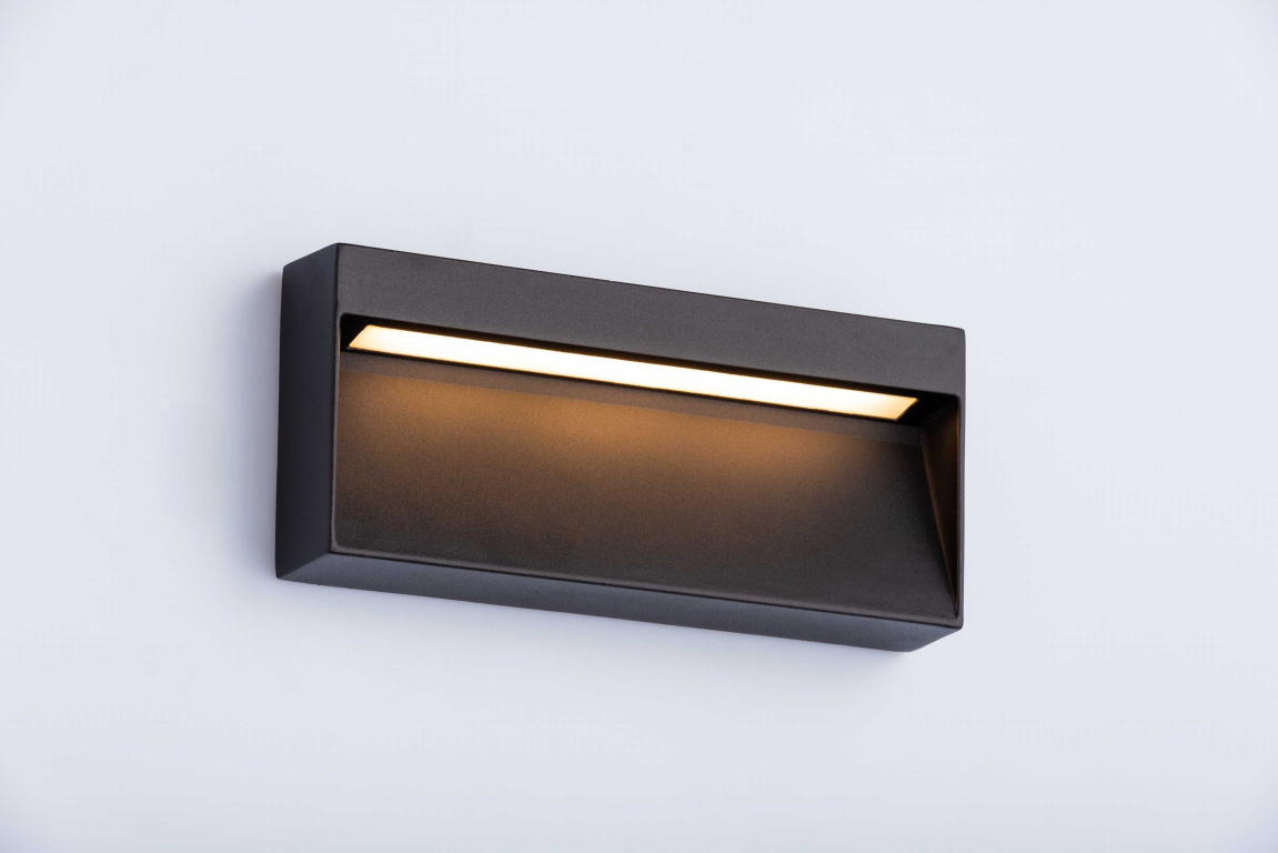 Светильник настенный F120105 SBK LED5W 200*35*90 черный