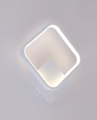 Светильник настенный F1036S WT LED30W 250*55*300