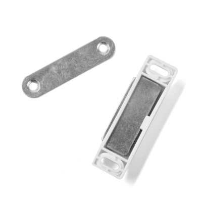 Магнит мебельный 60*13 средний белый